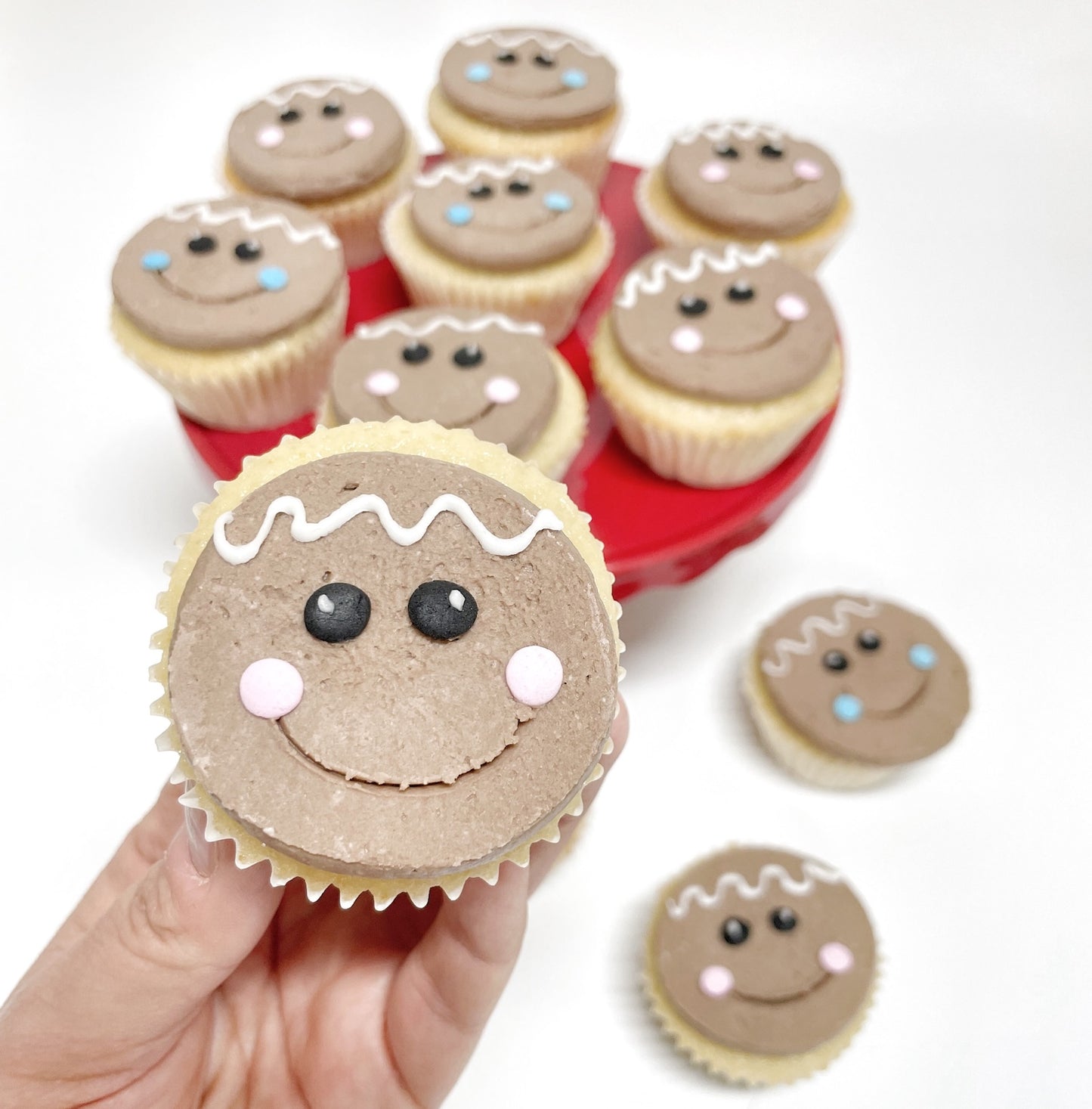 Gingerbread_Cuties_Cupcake_Kit_Close