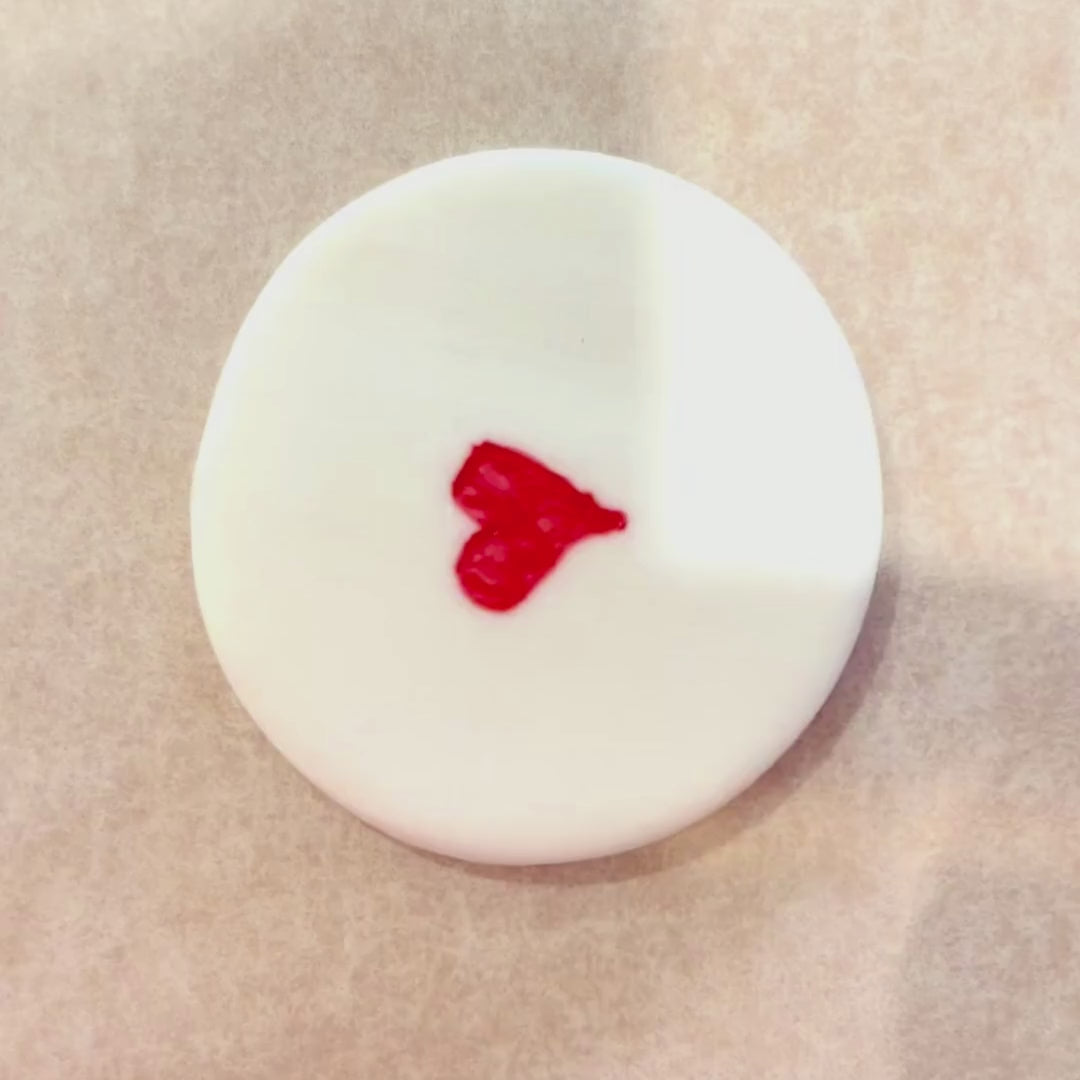 Edible ink pens, Art DIY Cupcake Kit, Drawing On Cupcakes, Kids Activities, Kids Baking Activities.