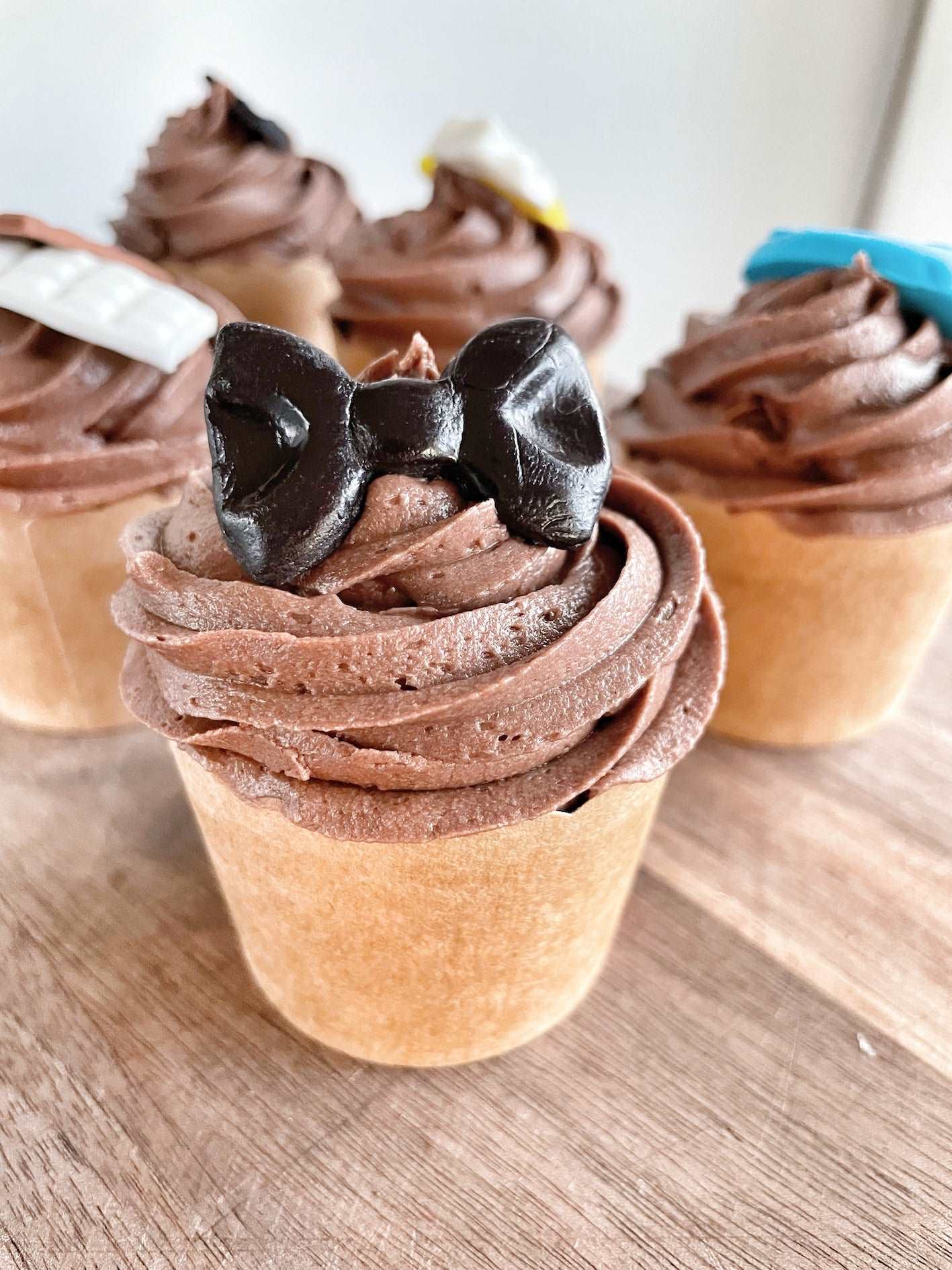 Fathers Day Cupcake Kit, Fathers Day Present, Fathers Day Gift, Fathers Day Cupcakes, Bow Tie Cupcake