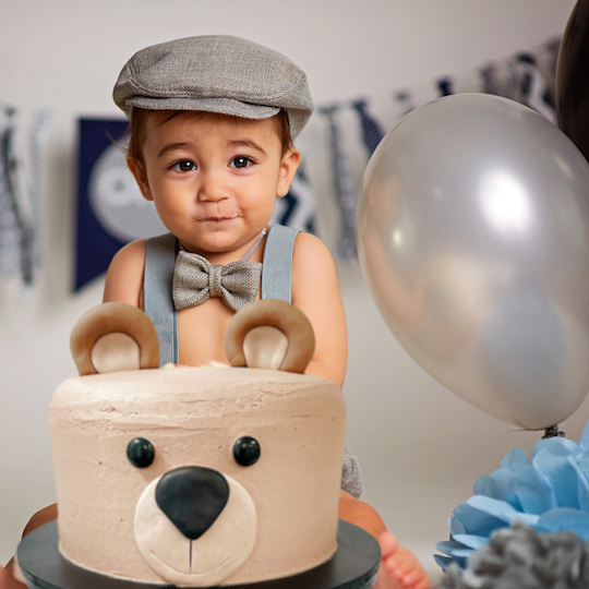 Child_with__diy-cake-kit-bear-cake