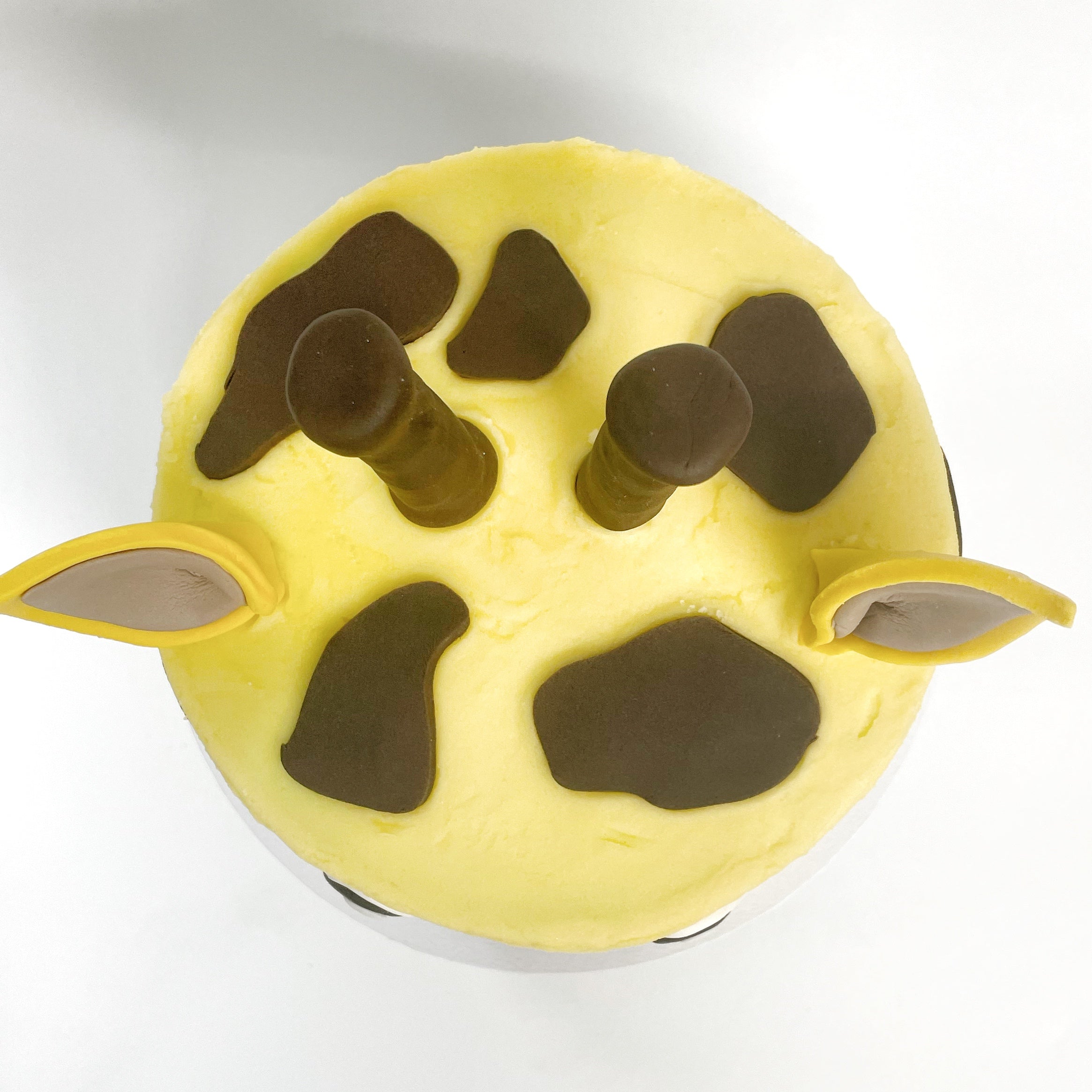 pro/chef] I made a giraffe cake Food Recipes | Giraffe birthday cakes, Giraffe  cakes, Cake decorating