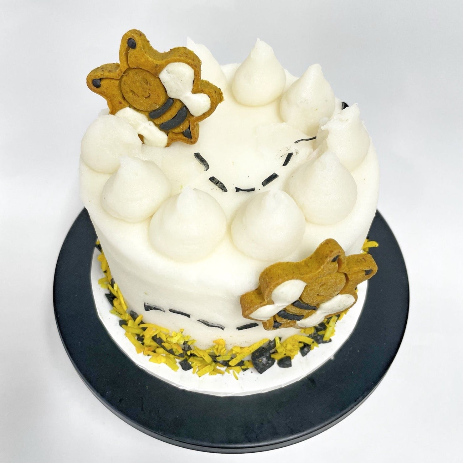 Dog_Friendly_DIY_Cake_Kit_Bumble_Bee_Cake