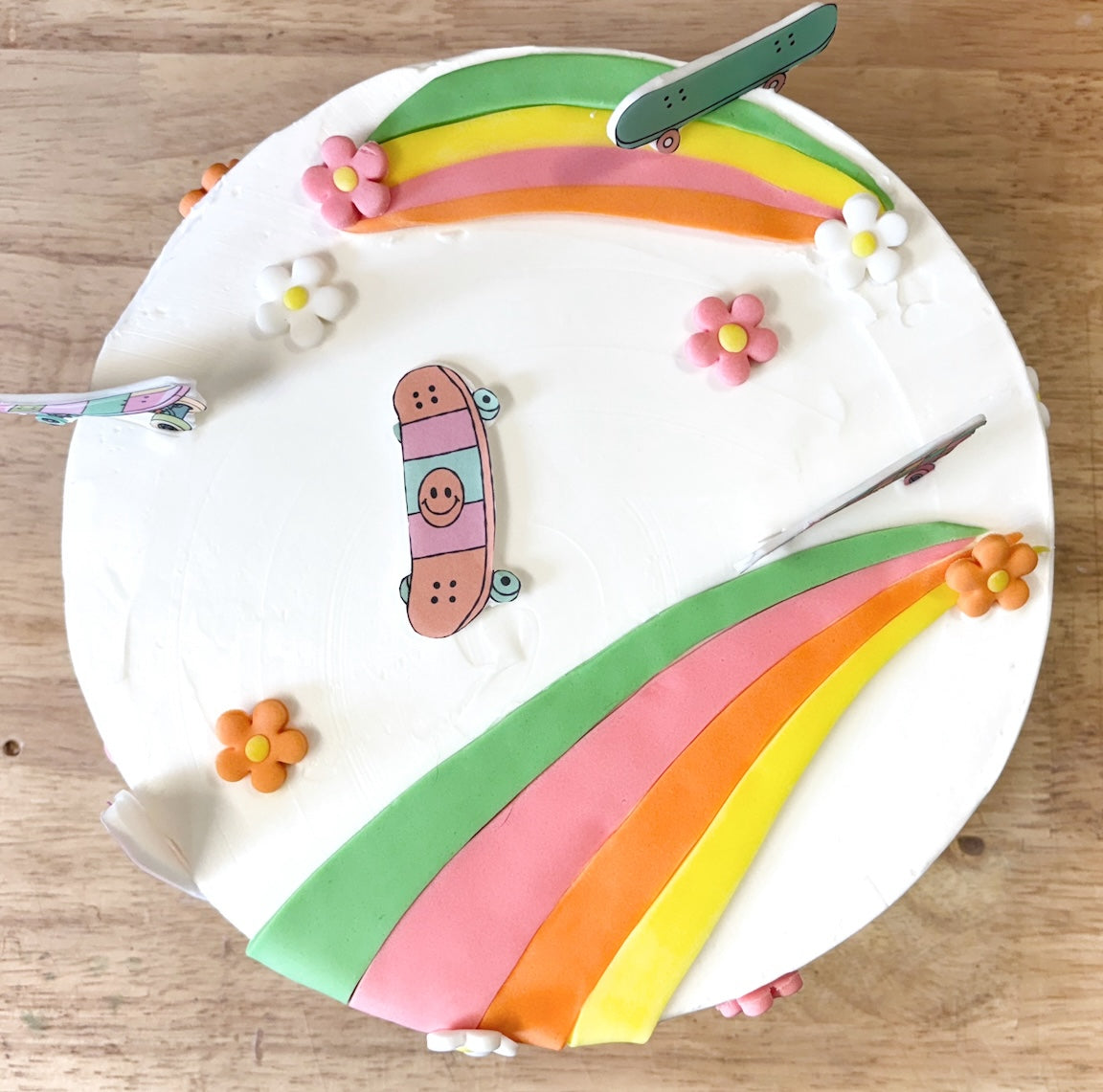 Groovy_Skateboard_Top_Cake