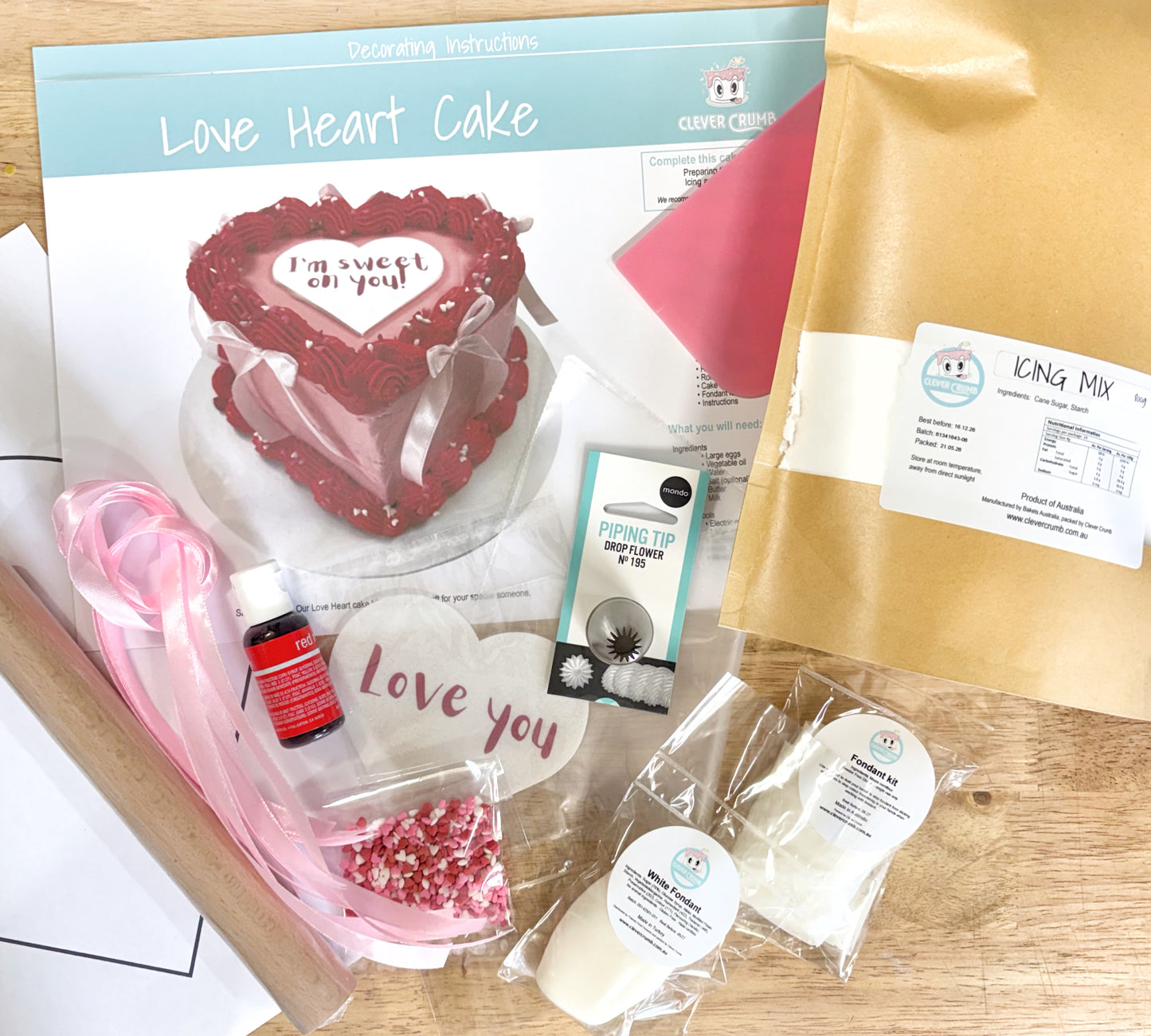 Love_Heart_Cake_Decorating_Kit_Contents_Standard_Icing