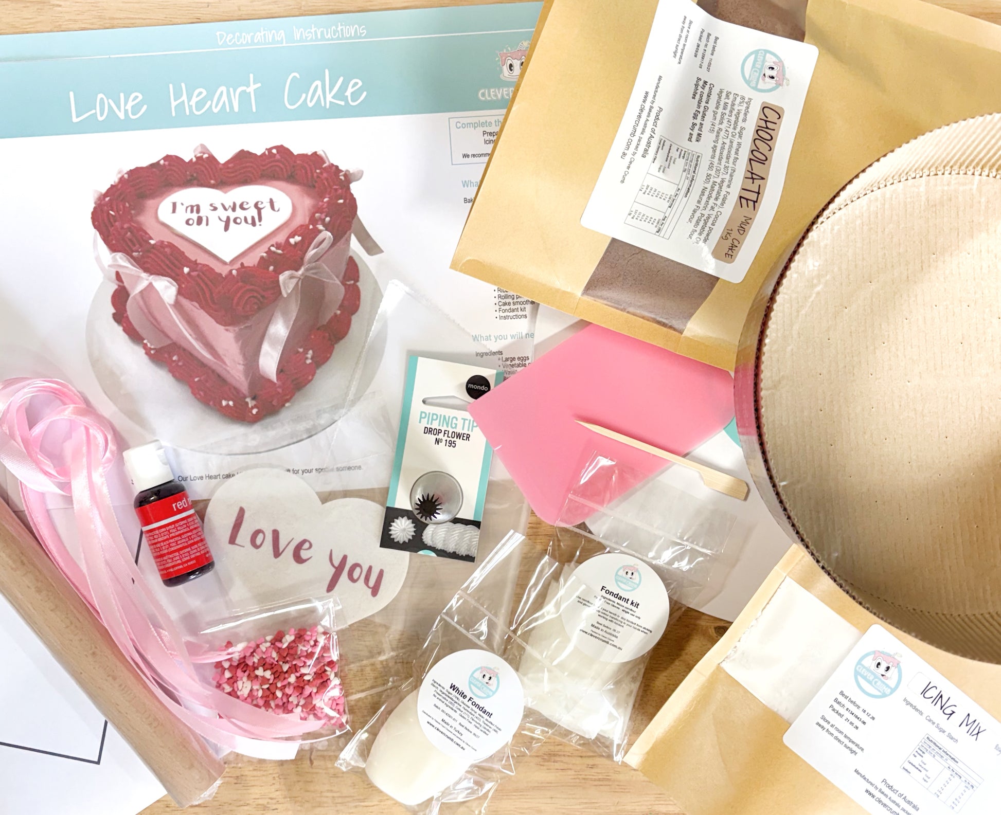 Love_Heart_Cake_Kit_Contents_Standard_Icing