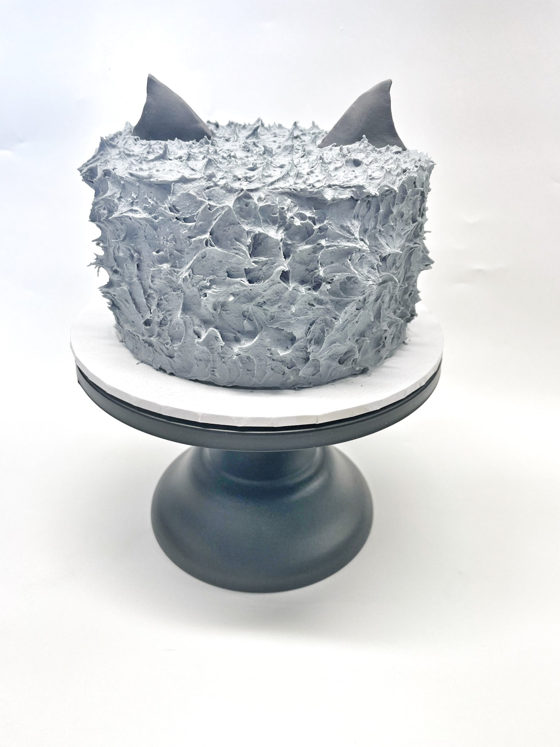 Image of an adorable owl cake created using the Owl DIY Cake Kit