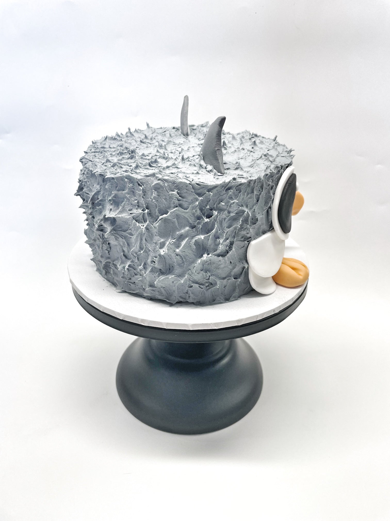 Image of an adorable owl cake created using the Owl DIY Cake Kit