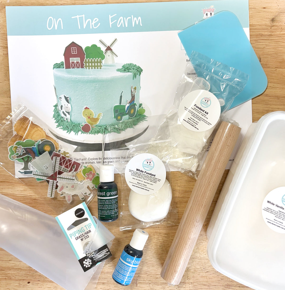 On_The_Farm_Cake_Decorating_Kit_Contents_Pre