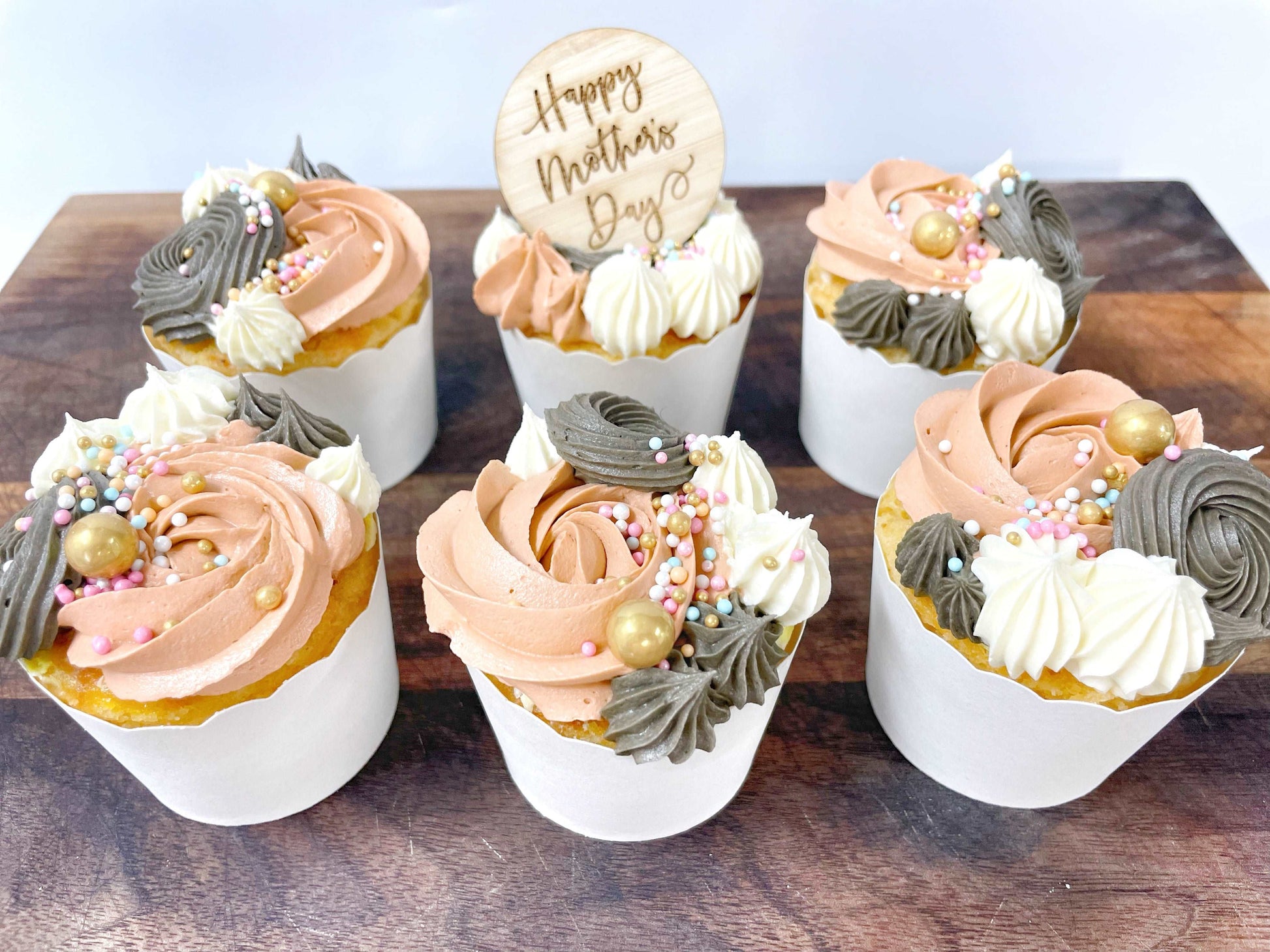 buttercream cupcakes, diy cupcake kit, cupcake kit, Mother's Day cupcake kit, Mother's Day plaque, sprinkles